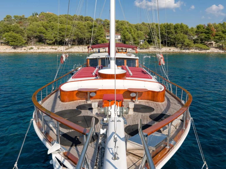 Custom Croatia charter bareboat eller skeppad i Kroatien 