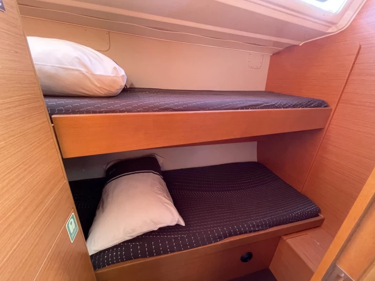 Dufour Dufour 430 charter bareboat eller skeppad i Turgut