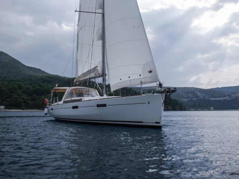 Hyr en Bénéteau Oceanis 45 Tivat 