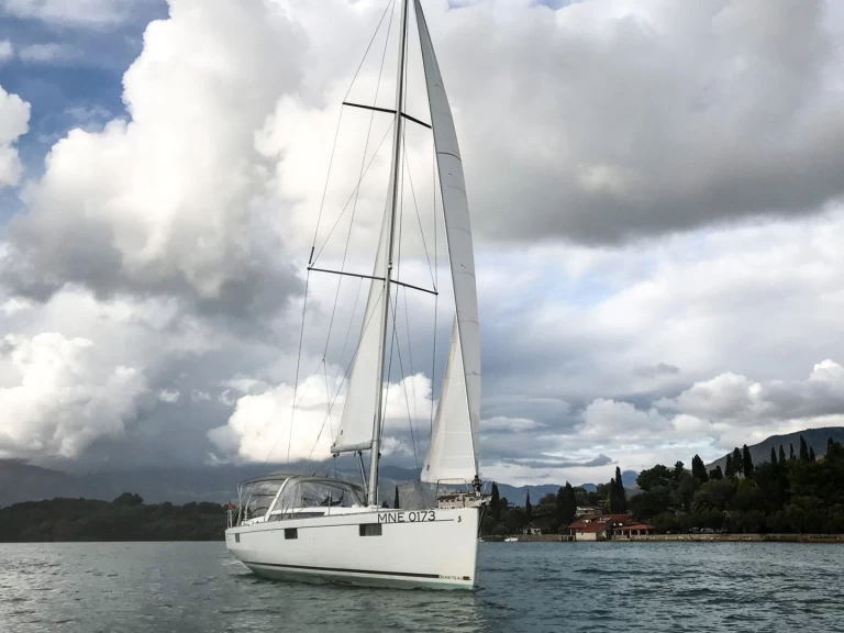 Uthyrning Segelbåt  Bénéteau med en båtlicens 