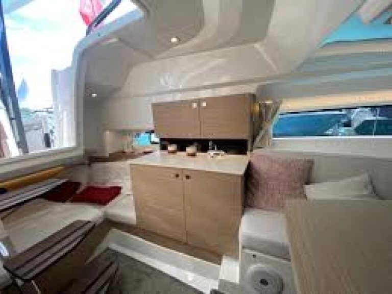 Yacht charter Makarska billig Cap Camarat 9.0 WA