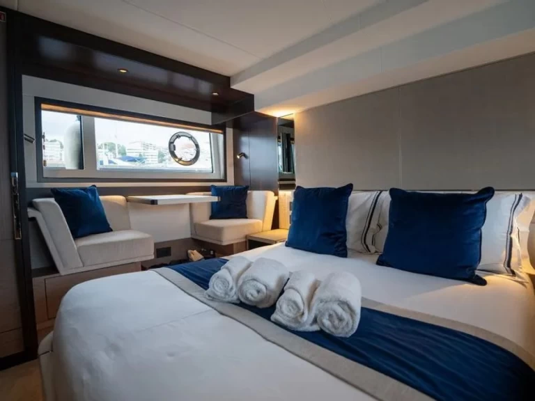 Yacht charter Lui Bay billig Manhattan 56