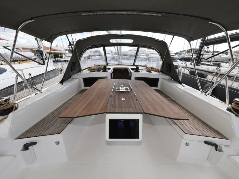 Yacht charter Pula  billig Dufour 470