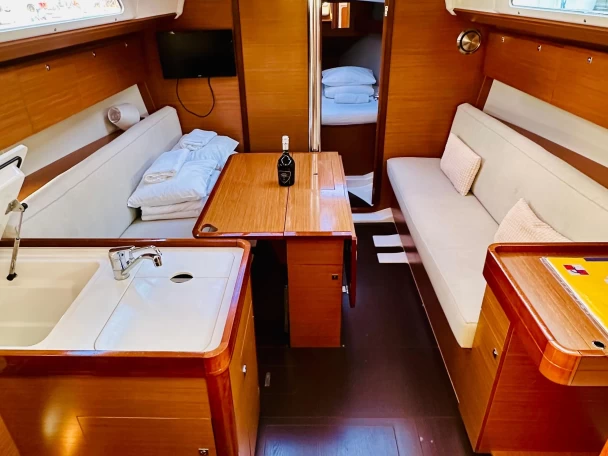 Dufour Dufour 360 Grand Large charter bareboat eller skeppad i Primošten 