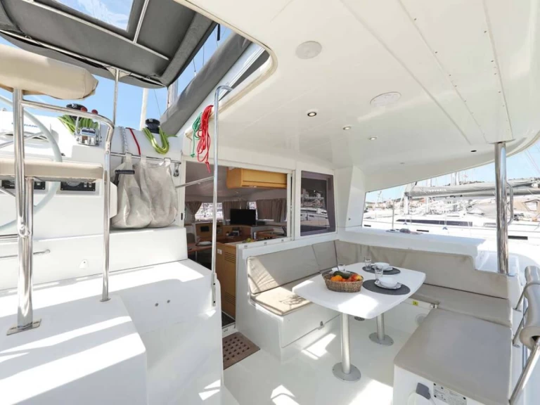 Uthyrning Katamaran  Lagoon med en båtlicens 