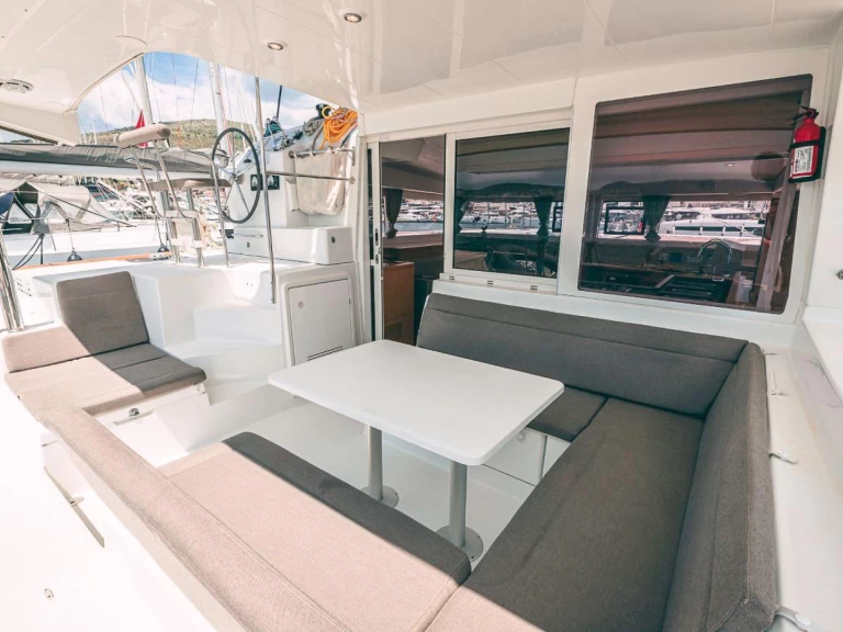 Uthyrning Katamaran  Lagoon med en båtlicens 