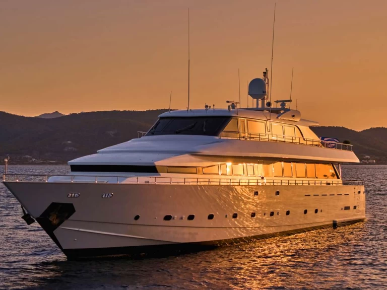Lyx yacht för uthyrning Aten till det bästa priset 