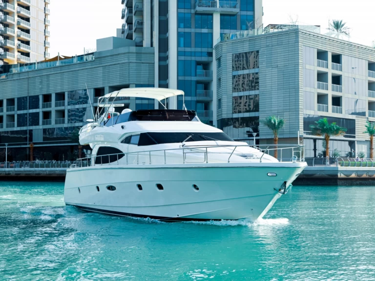 Uthyrning Lyx yacht Azimut med en båtlicens 