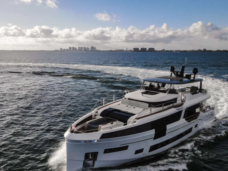 Sirena Saint charter bareboat eller skeppad i Turks- och Caicosöarna