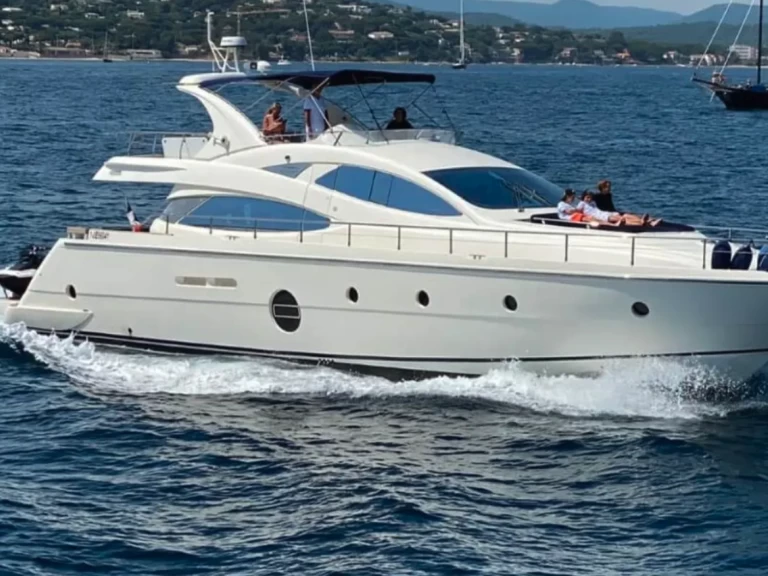 Aicon aicon 64 charter bareboat eller skeppad i Saint-Tropez