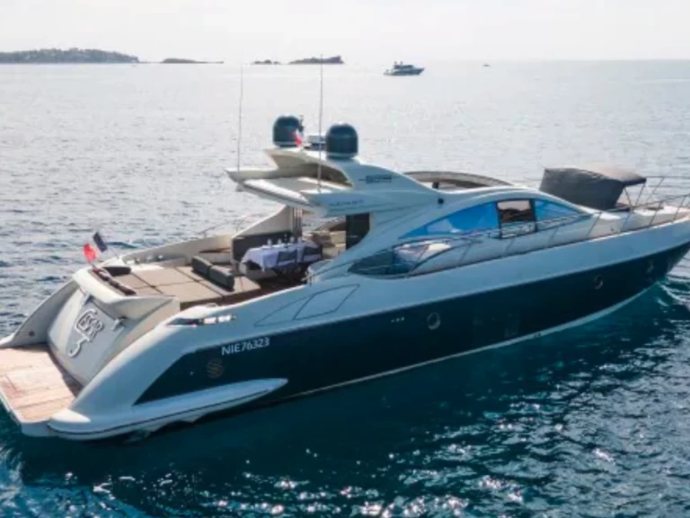 Yacht charter Saint-Tropez billig Azimut 68 S