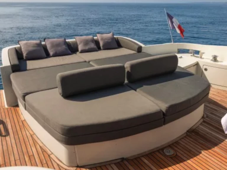 Hyra Lyx yacht med eller utan skeppare Azimut Saint-Tropez 