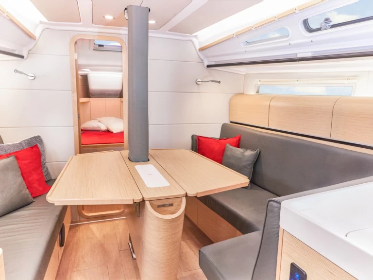 Uthyrning Segelbåt  Dehler med en båtlicens 