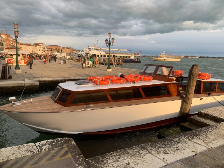 oscar fusina I charter bareboat eller skeppad i Venice