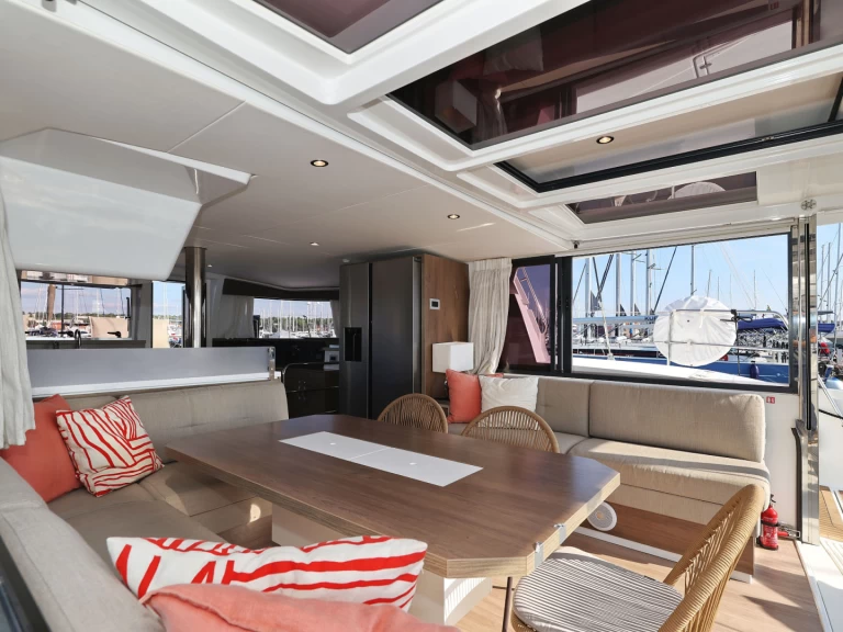 Bali Bali 4.4 charter bareboat eller skeppad i Biograd Na Moru