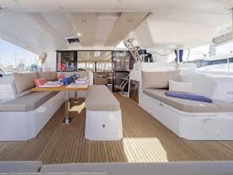 Uthyrning Palermo - Fountaine Pajot Astrea 42 av Samboat 