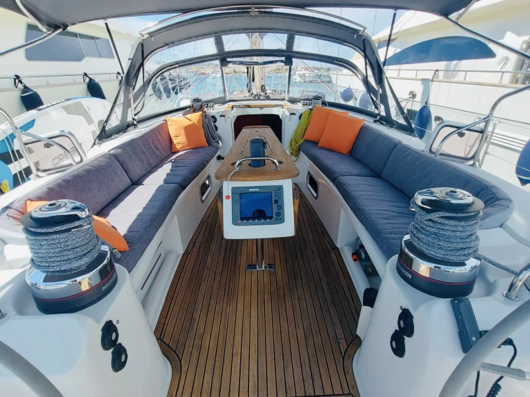 Uthyrning Segelbåt  Bénéteau med en båtlicens 