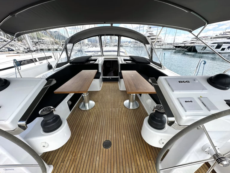 Yacht charter Donji Seget billig Hanse 548
