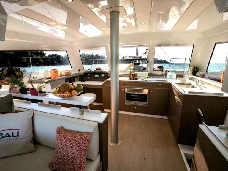 Uthyrning Katamaran  Bali med en båtlicens 