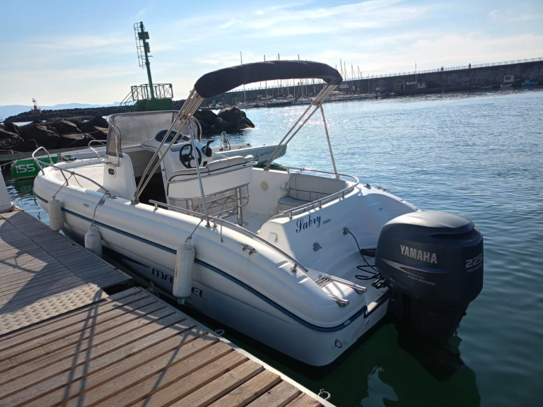Hyra Motorbåt  med eller utan skeppare Ranieri Porto di Torre del Greco 