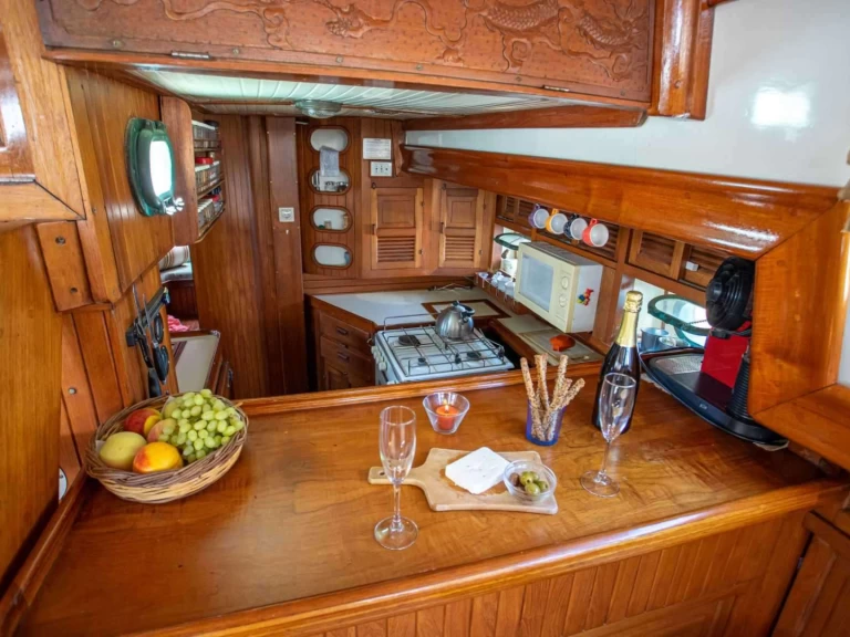 Ta Chiao Onfekomonadi charter bareboat eller skeppad i Paros (ostrov)