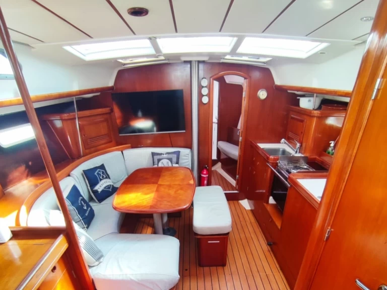 Uthyrning Segelbåt  Bénéteau med en båtlicens 