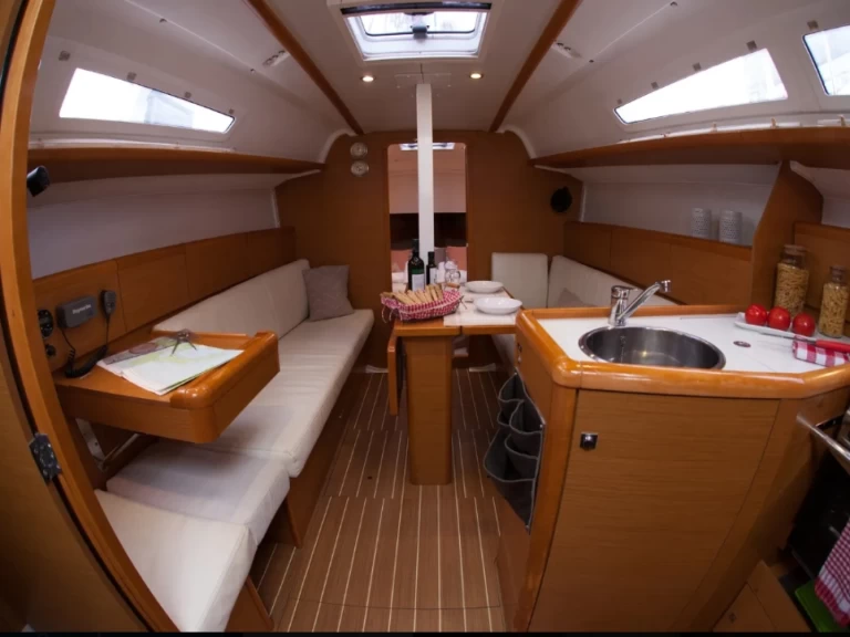 Hyr en Jeanneau Sun Odyssey 33i Aten 