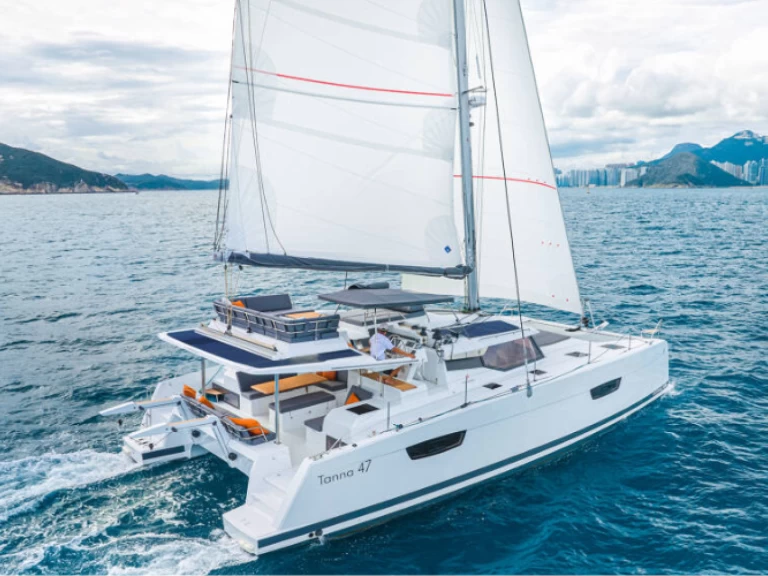 Fountaine Pajot Tanna 47 charter bareboat eller skeppad i Le Marin