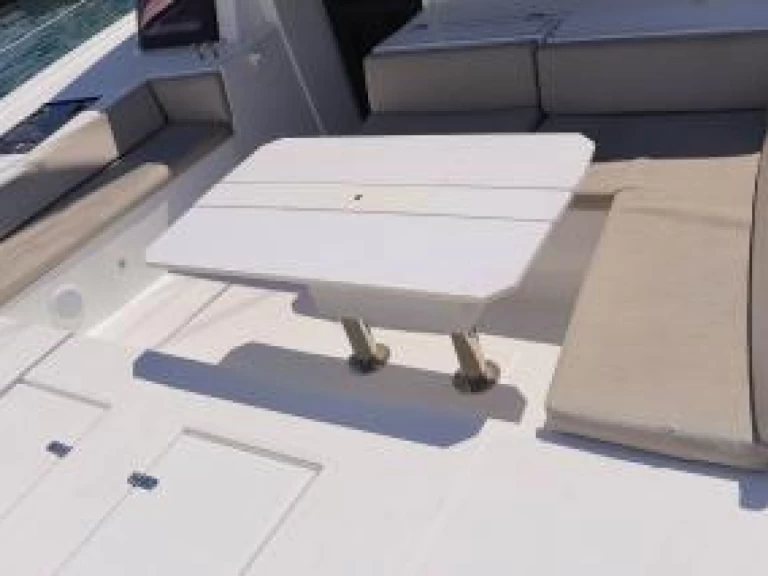 Bali Bali 4.6 charter bareboat eller skeppad i Road Town