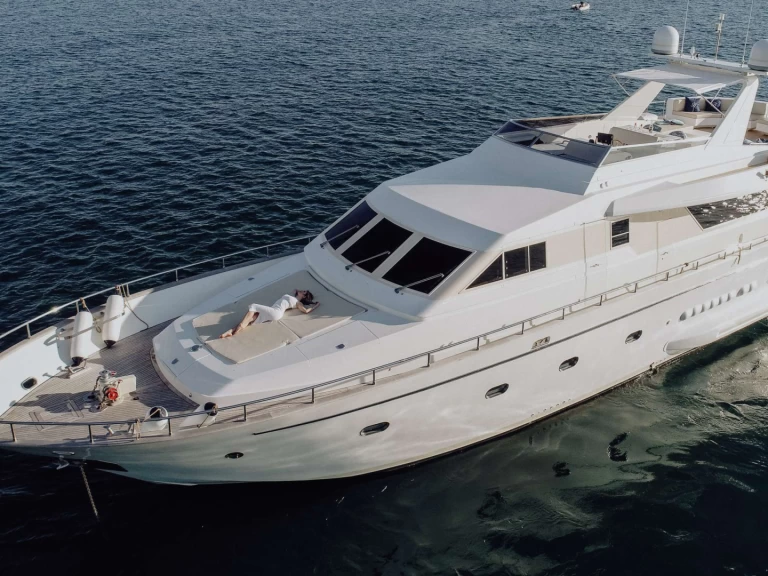 Hyra Lyx yacht med eller utan skeppare Versilcraft Brindisi 