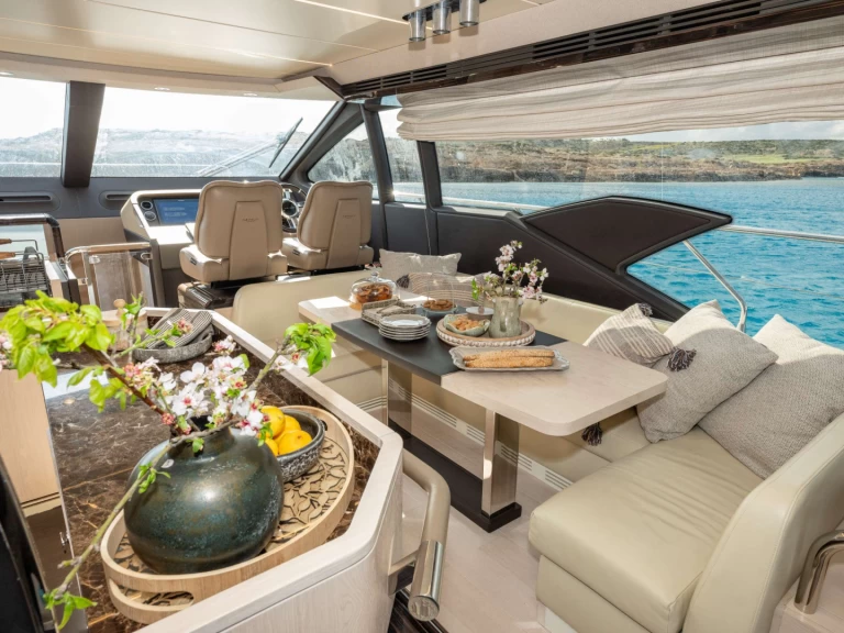 Hyra Lyx yacht med eller utan skeppare Azimut Aten 