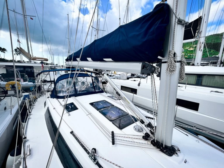 Yacht charter Road Town billig Bavaria 37
