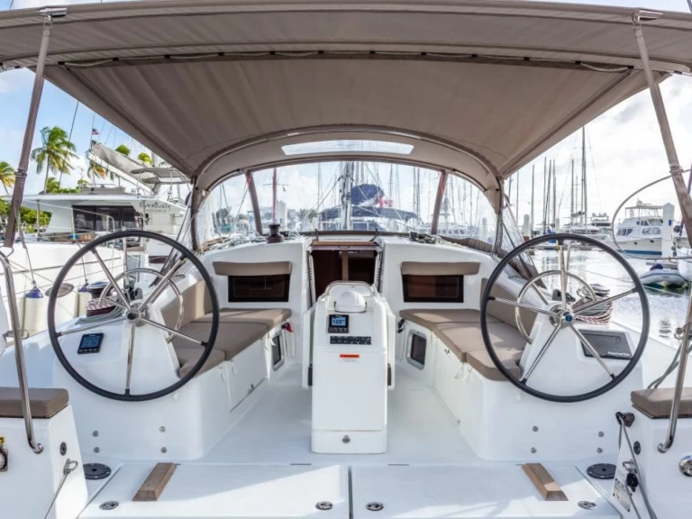 Hyra Segelbåt  med eller utan skeppare Jeanneau Road Town 