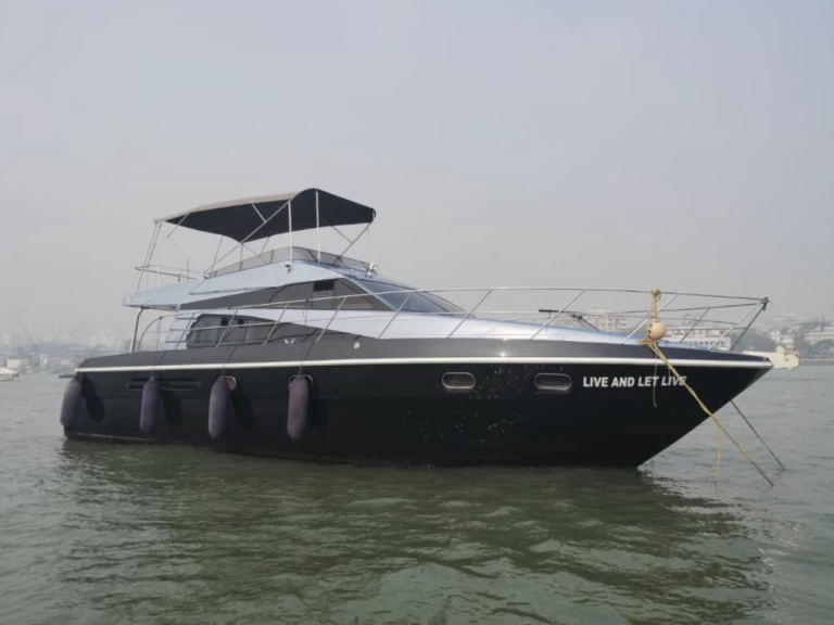 Custom Made 47 charter bareboat eller skeppad i Mumbai