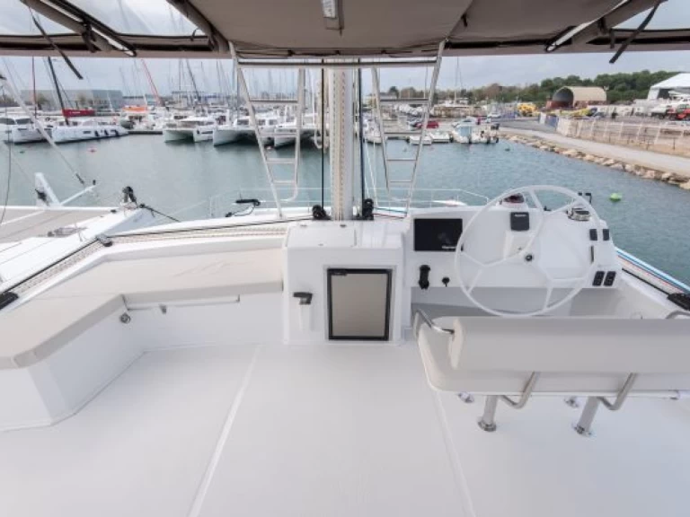 Bali Bali 5.4 charter bareboat eller skeppad i Anse Marcel