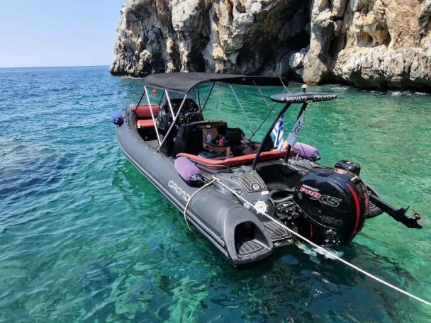 Yacht charter Plomári billig Golden Line G650LF