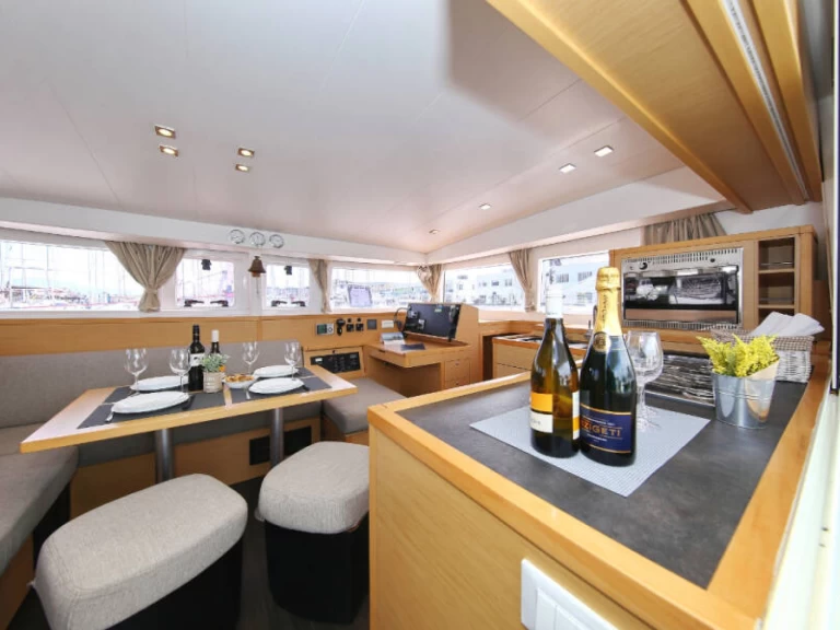 Katamaran  för uthyrning Betina till det bästa priset 