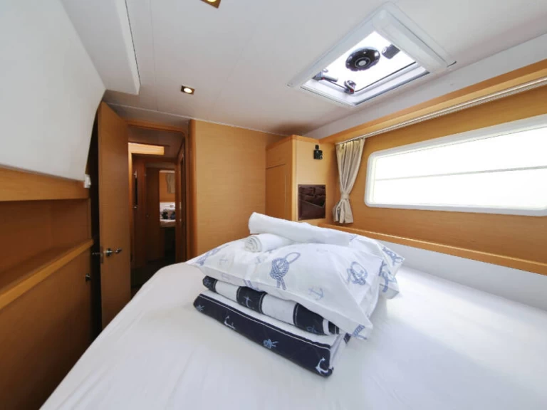 Lagoon Lagoon 40 charter bareboat eller skeppad i Betina