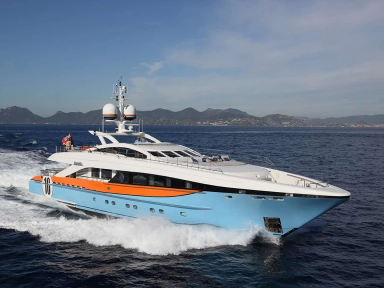 Uthyrning Lyx yacht Heesen med en båtlicens 