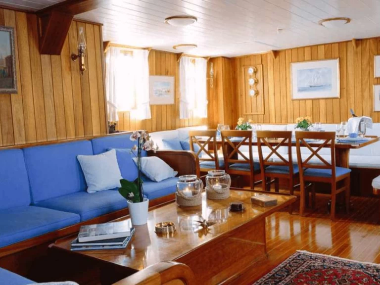 Camper & Nicholsons SIR WINSTON CHURCHILL charter bareboat eller skeppad i Grekland 