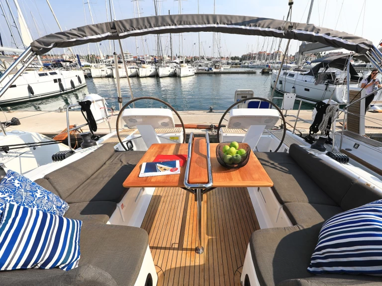 Hyra Segelbåt  med eller utan skeppare Hanse Sukošan 