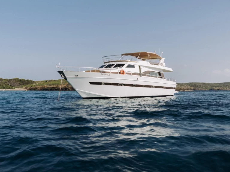 Yacht charter Baiona billig Akhir 22