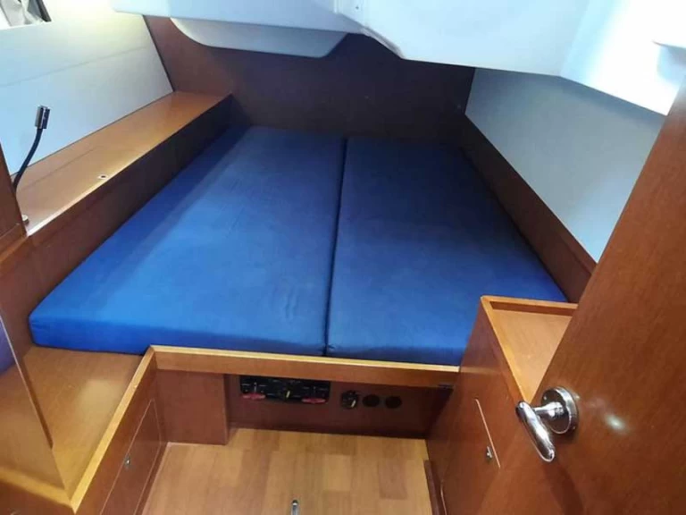 Hyr en Bénéteau Oceanis 48.5 Punta Ala 