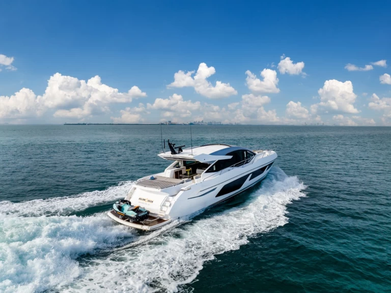 Hyr en Sunseeker Predator 74 Miami  
