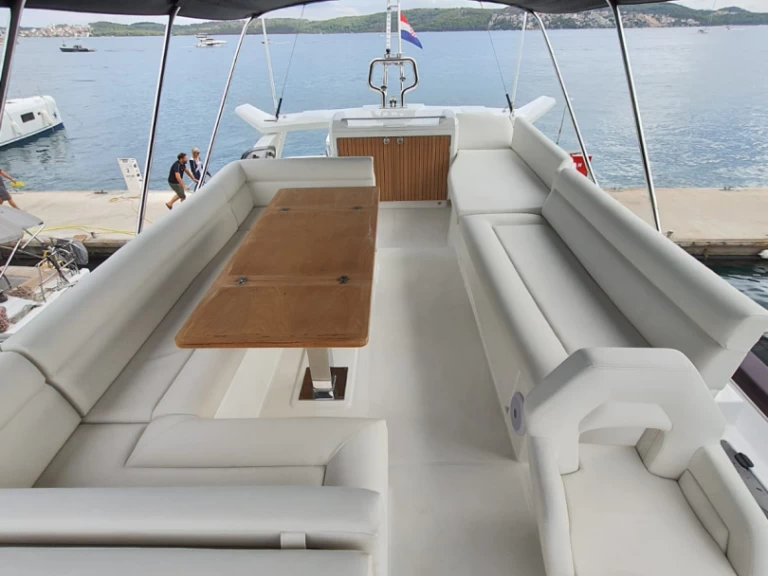 Yacht charter Donji Seget billig Monte Carlo 52