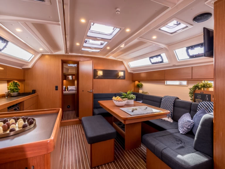 Hyr en Bavaria Cruiser 46 Split  