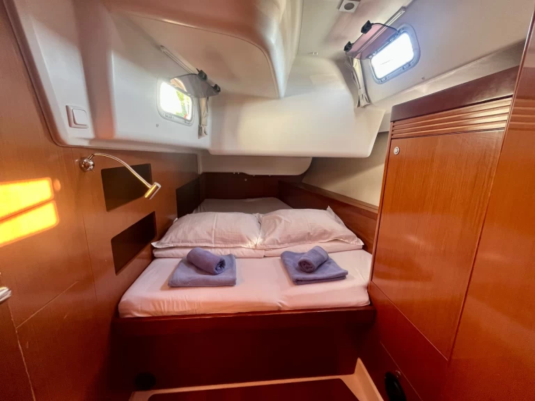 Båtuthyrning Bénéteau Oceanis 50 Family i Marina (City) på Samboat 