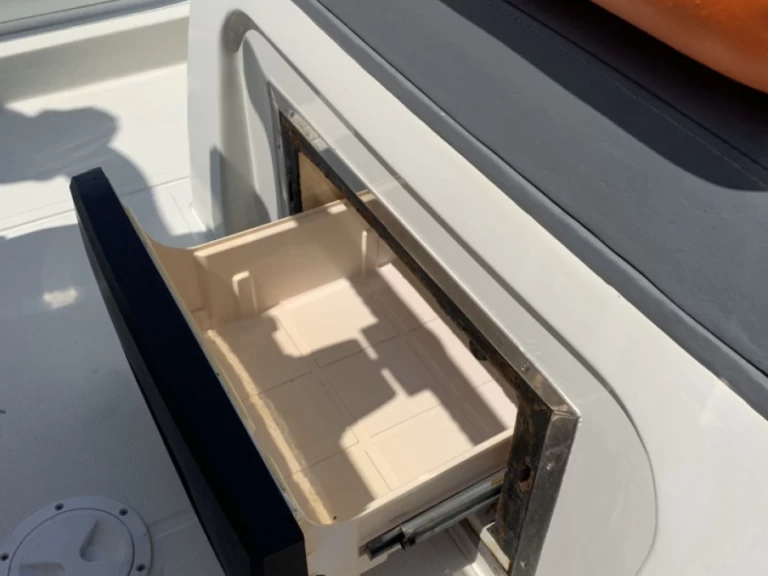 Hyra RIB med eller utan skeppare Kardis Hyeres 