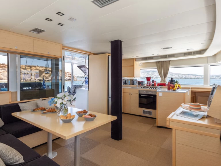 Katamaran  för uthyrning Alimos till det bästa priset 