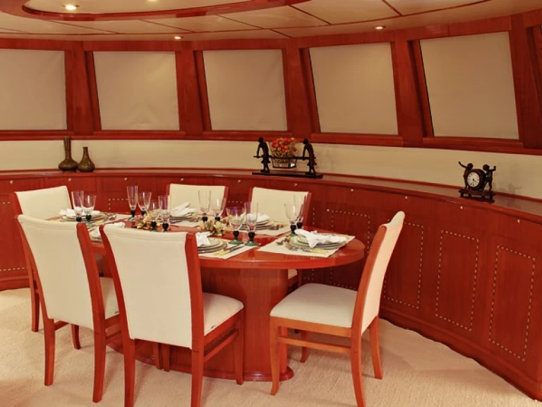 Uthyrning Lyx yacht Sun Boats med en båtlicens 